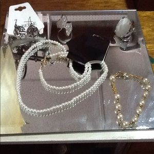 6pc jewelry lot bundle necklace,rings,bracelets